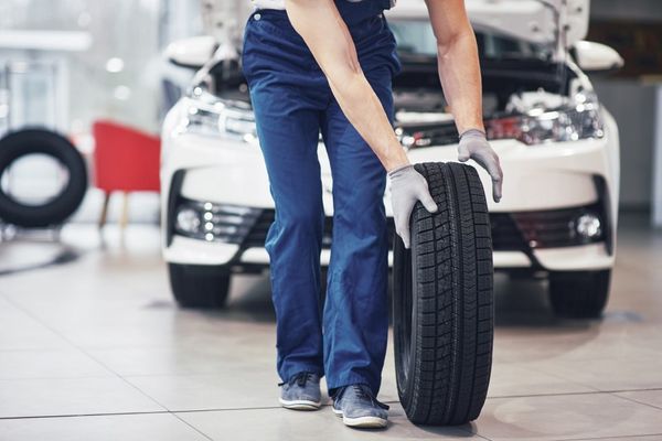 Accessoires en banden door Garage Steenbergen